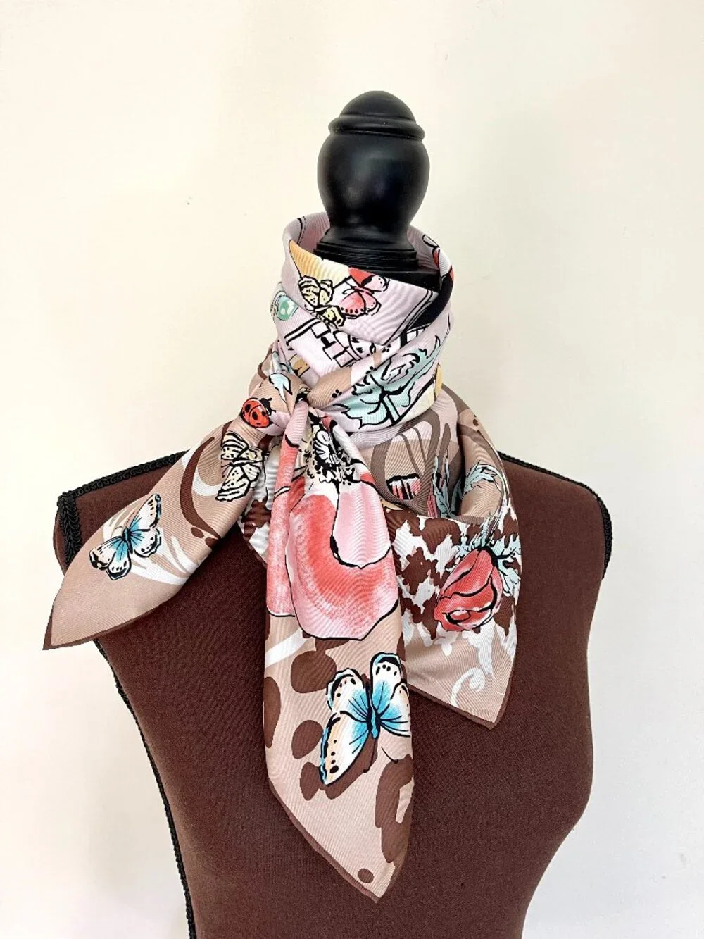 NWT Salvatore Ferragamo Icons Beauty Beige Silk Scarf